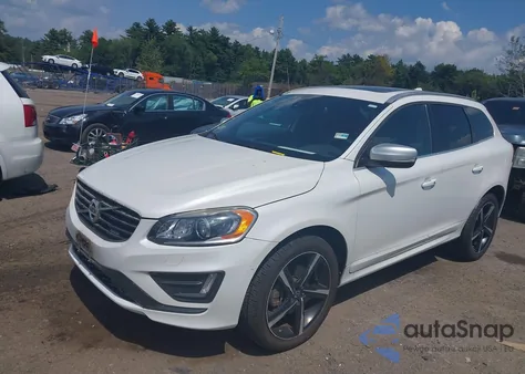 2015 Volvo Xc60 T6 R-Design Platinum z USA, uszkodzony, nr VIN YV4902RH2F2566313